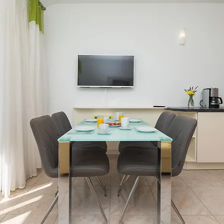 Terezija By The Sea Apartment *